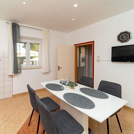 Apartments Lores 라브 외부 사진