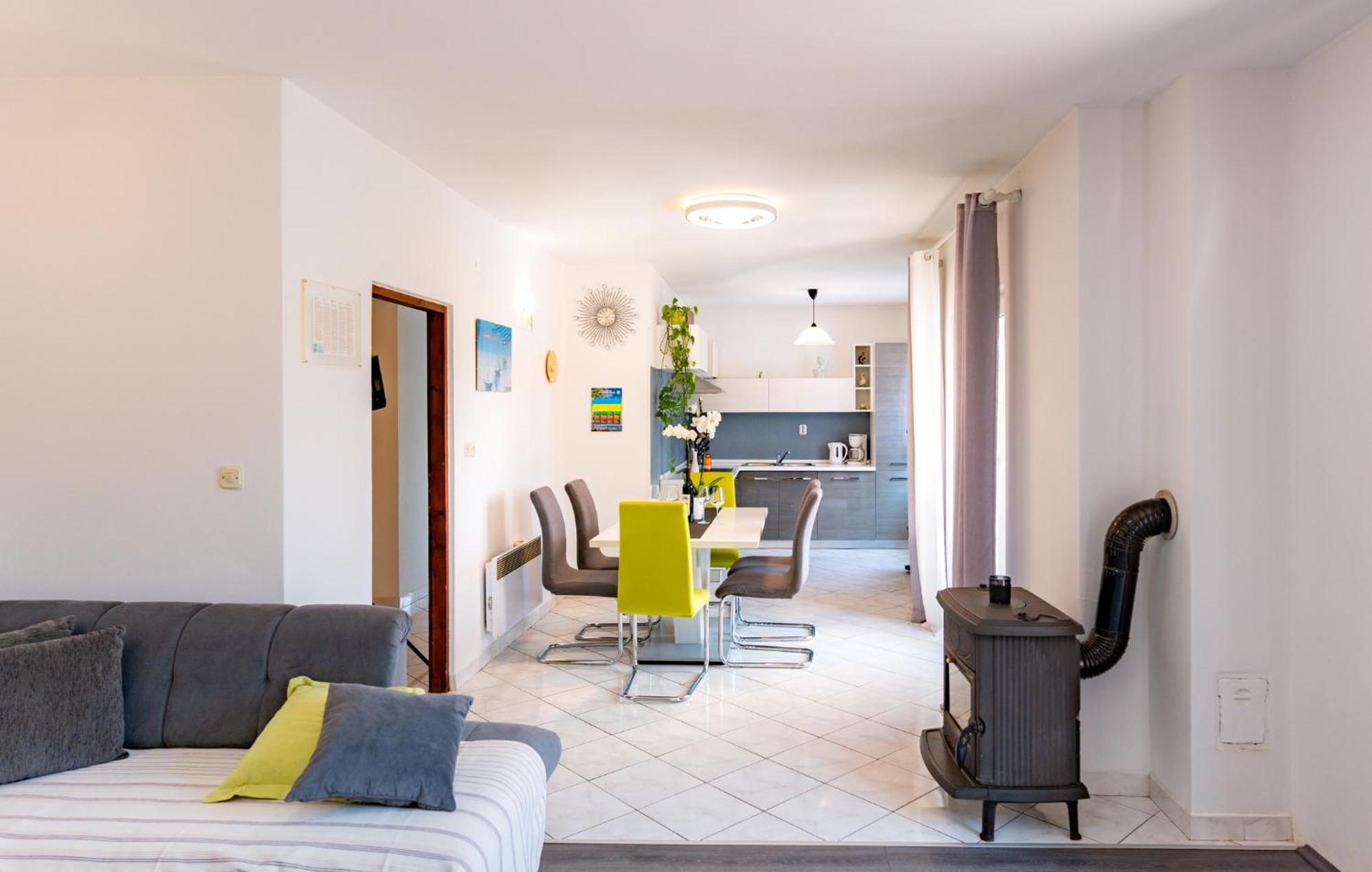 Apartments Lores 라브 외부 사진