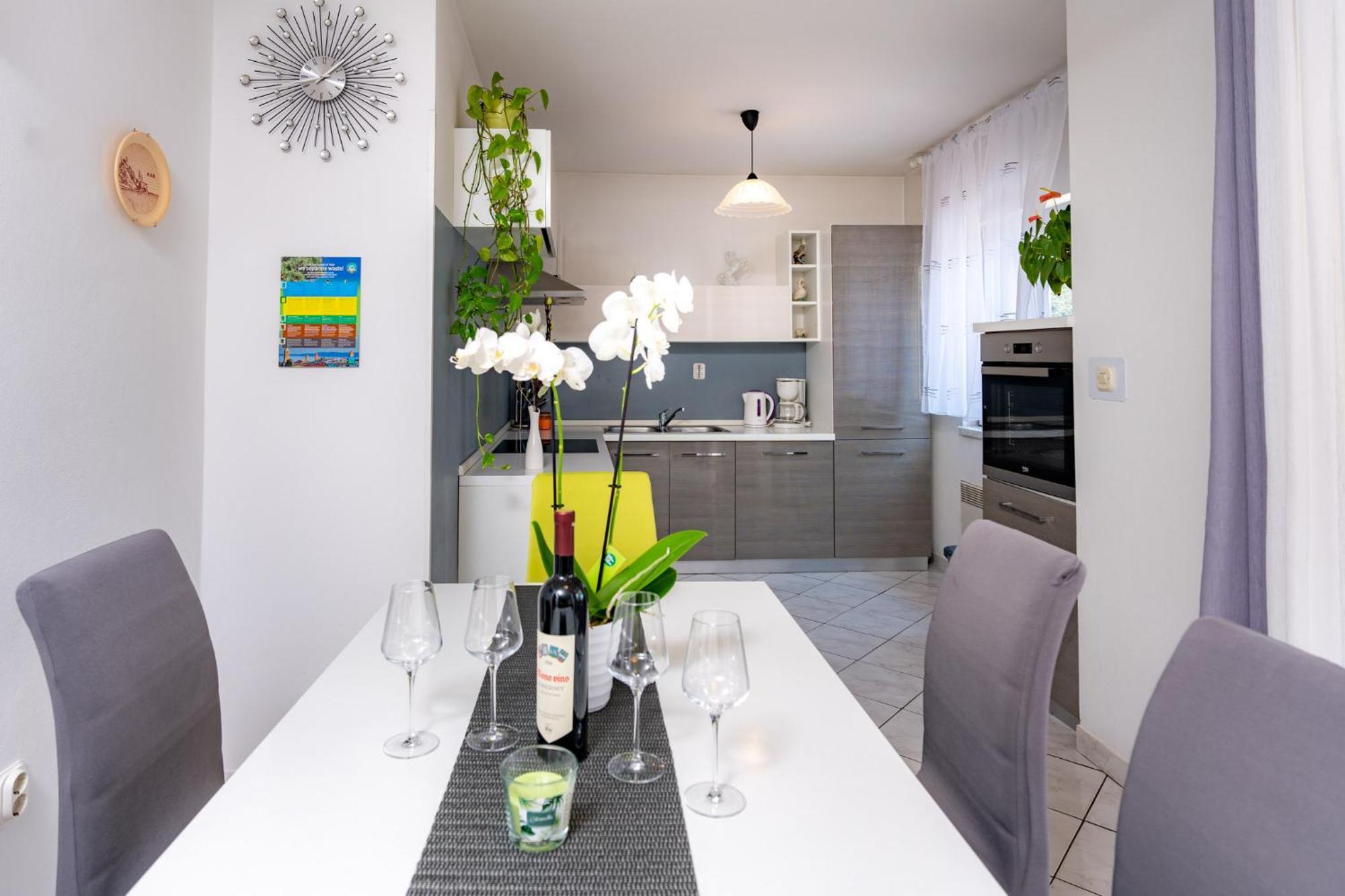 Apartments Lores 라브 외부 사진