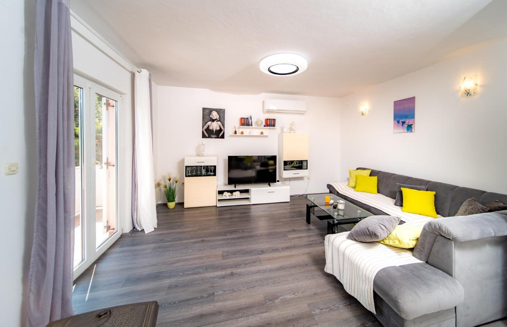 Apartments Lores 라브 외부 사진