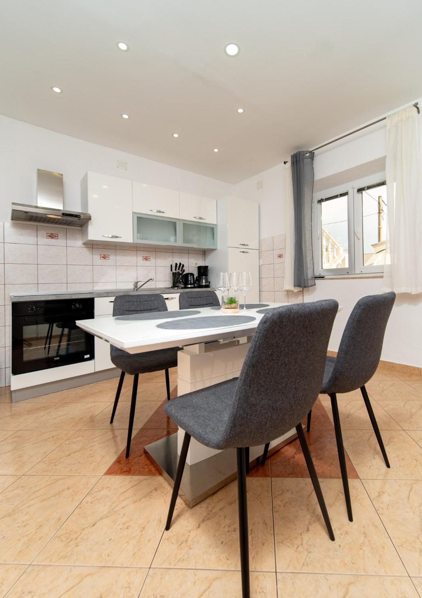 Apartments Lores 라브 외부 사진