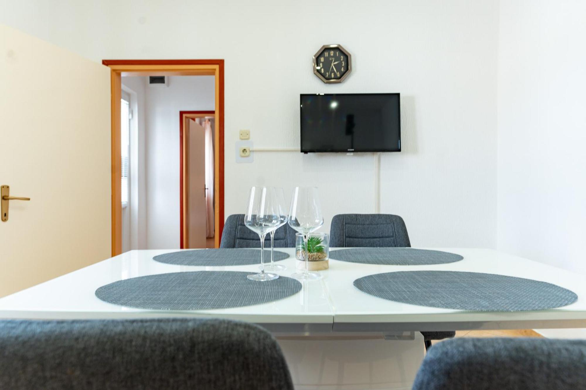 Apartments Lores 라브 외부 사진
